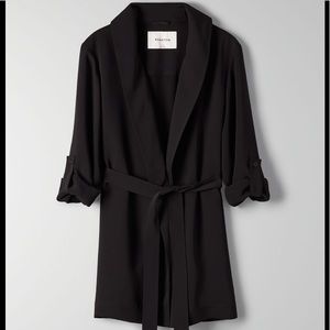 Aritzia Babaton Kahlo Robe (mid length). Size: xxs